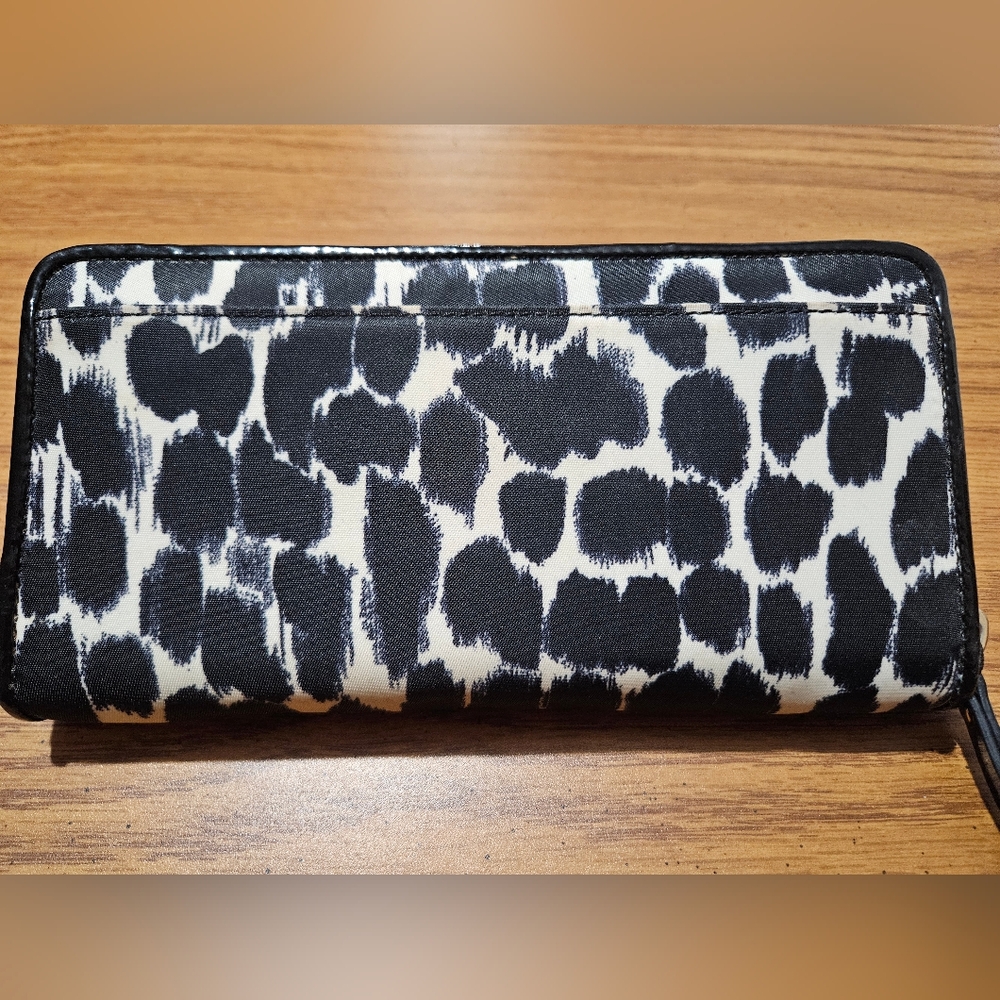 Kate Spade Black and White Animal Print Zip Around Wallet - Picture 2 of 12